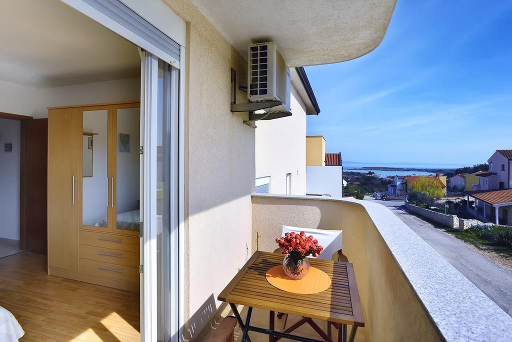 Apartment Frlan Ližnjan Eksteriør bilde