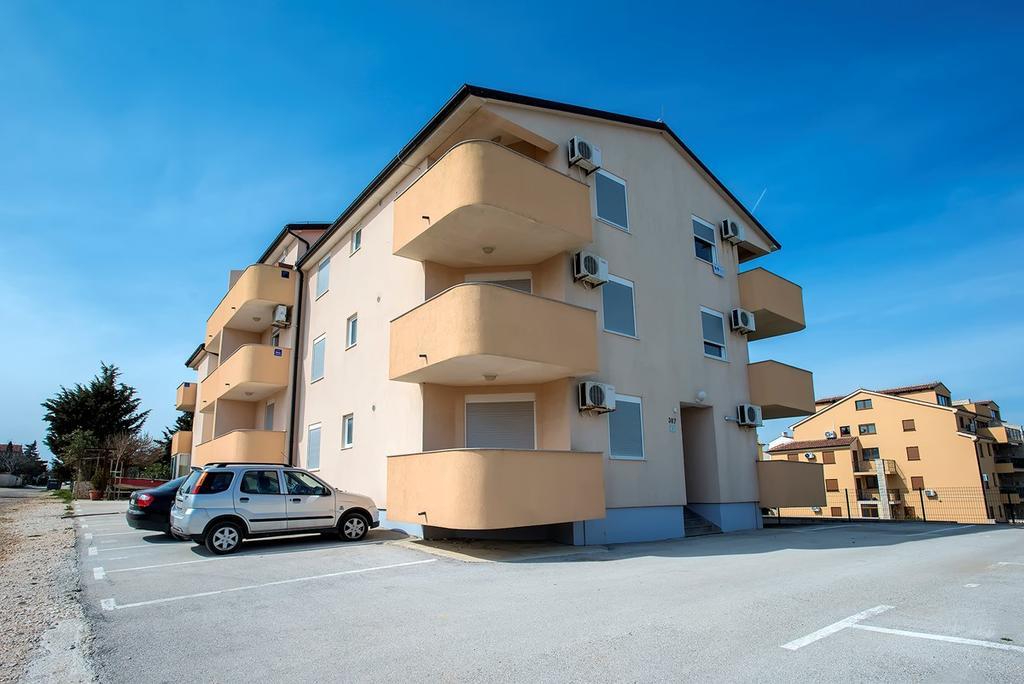 Apartment Frlan Ližnjan Eksteriør bilde